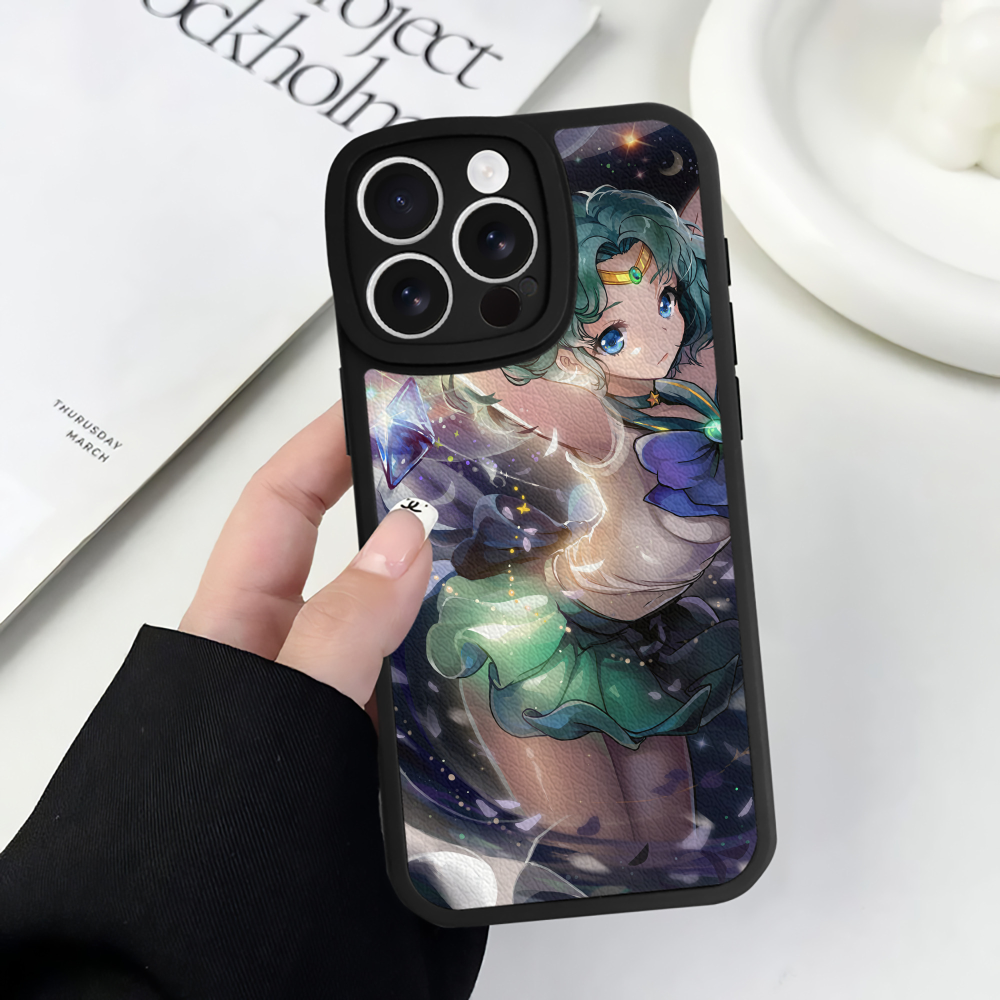 （画像用） 美少女戦士セーラームーン Sailor Moon 【iPhone 16シリーズ対応】シリコンスマホケース（レザー調） 材質：シリコン